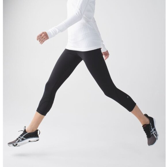 Lululemon Inspire Crop II Black Leggings | Women’s Size 6 - Picture 4 of 9